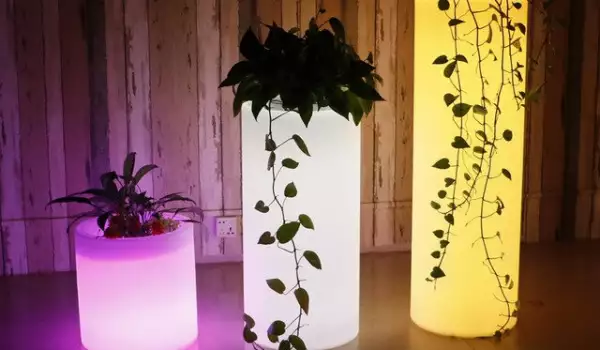 Саксии за цветя с LED осветление